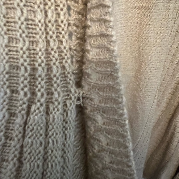 Tan sweater - Picture 6 of 6